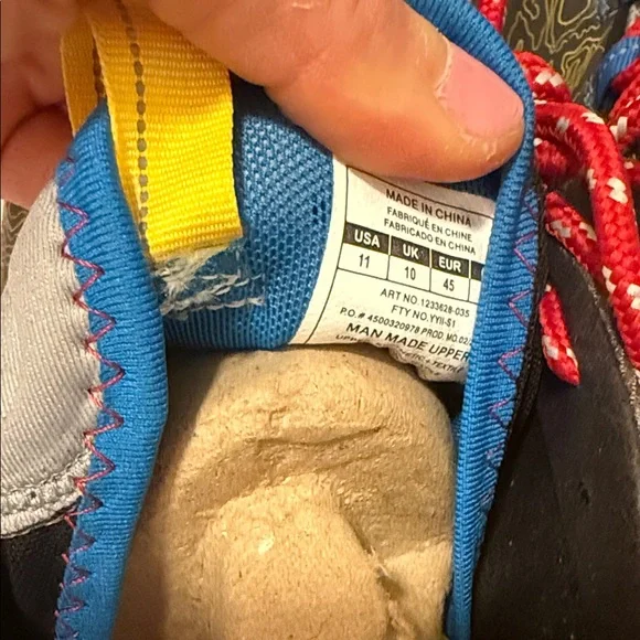 NWOT Under Armour Men's Black and Blue Trail Shoes SZ 11 - Picture 5 of 5